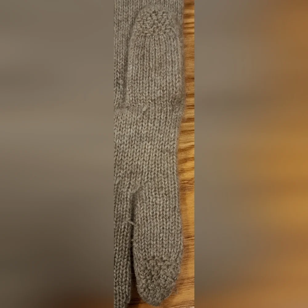EUC Hannah Rose Beige Cashmere Casual Neutral Winter Snow Touch Screen Glove